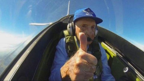 96-Year-Old WWII Vet Returns To His P-51 Mustang – He’s Still A Natural | Frontline Videos