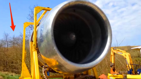 These Guys Are Crazy Enough To Start A Gigantic 747 Engine In Their Backyard – Watch The Trees | Frontline Videos