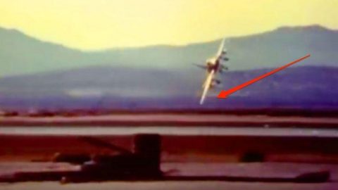 F-100 Super Sabre’s Fatal Flaw – Keep Your Eyes On The Wing | Frontline Videos