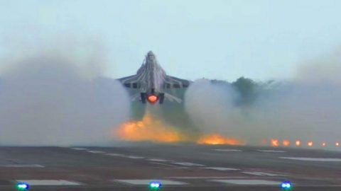 F-16 Blazing Takeoff And Aileron Rolls | Frontline Videos