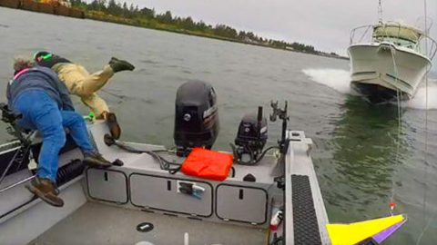 Video Shows The Main Reason Why Texting And Boating Don’t Mix | Frontline Videos