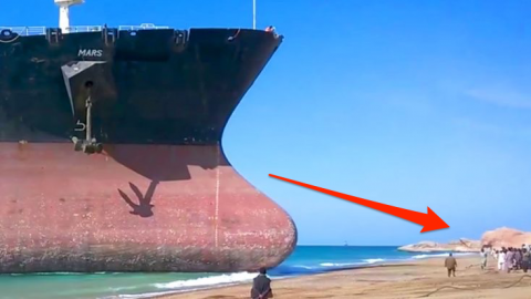 Gigantic Ship Crashes Into Crowded Beach At Full Speed – Keep Your Eyes On The Impact! | Frontline Videos