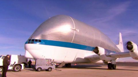 Freakishly Large Cargo Plane Can Carry NASA’s Space Shuttle | Frontline Videos