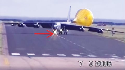 B-52 Makes High Crosswind Landing, But Not Like You’d Expect | Frontline Videos