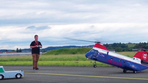 Large CH-113 “Labrador” RC Build- Pilot Shows Off Skills | Frontline Videos