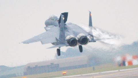 F-15 Pilot Gets Wing Blown Off, Doesn’t Realize It, Lands Almost Normal | Frontline Videos