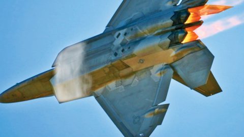 F-22 Rips Through The Sky With The Only Vapor Beard We’ve Ever Seen | Frontline Videos