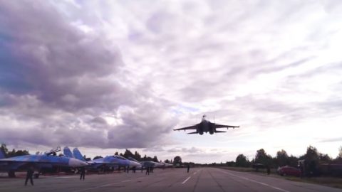 Su-33 Pilot Gives Ground Crew 2 Low & Fast Flyby They’ll Never Forget | Frontline Videos