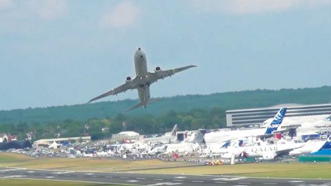 P-8 Poseidon Takes Off Almost Completely Vertically, Then Makes A Nosedive Landing | Frontline Videos