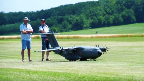 This Huge Rc Can Actually Drops Paratroopers From The Ramp | Frontline Videos
