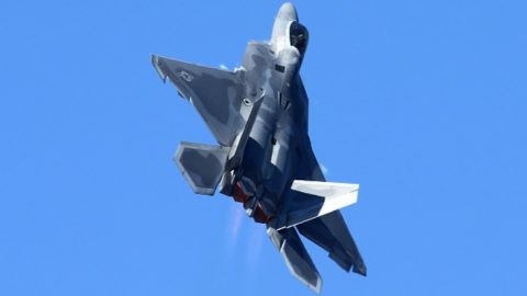 F-22 Takes Vertical Climbing To A New Extreme | Frontline Videos