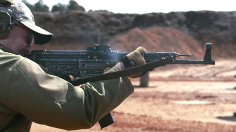 How To Use WWII’s First Assault Rifle Like A Pro | Frontline Videos