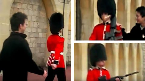 Disrespectful Tourist Mocks Queen’s Guard Until He Gets Rifle Drawn At Him | Frontline Videos