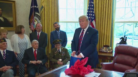 Trump Honors 4 WWII Vets In Oval Office | Frontline Videos